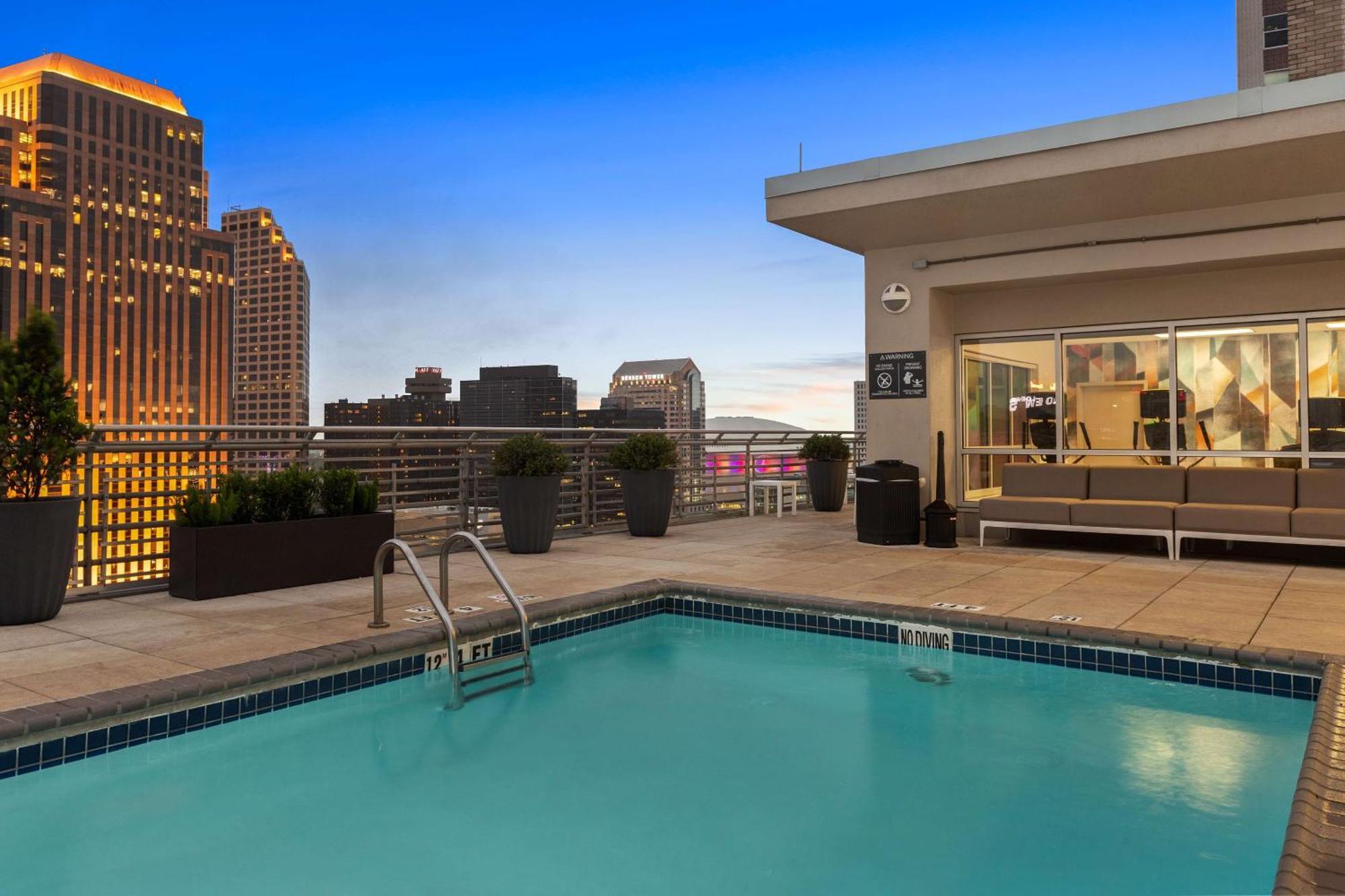 Hilton Garden Inn New Orleans French Quarter/Cbd מראה חיצוני תמונה
